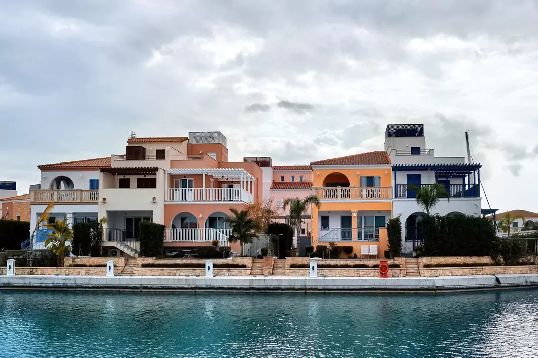 src1 Waterfront Homes in Pensacola
